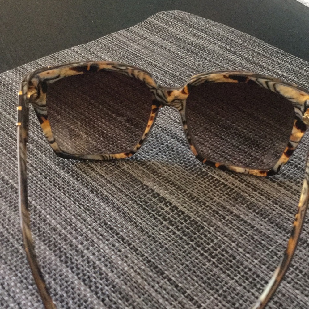 EUC Dolce and Gabbana Sunglasses - Picture 8 of 8